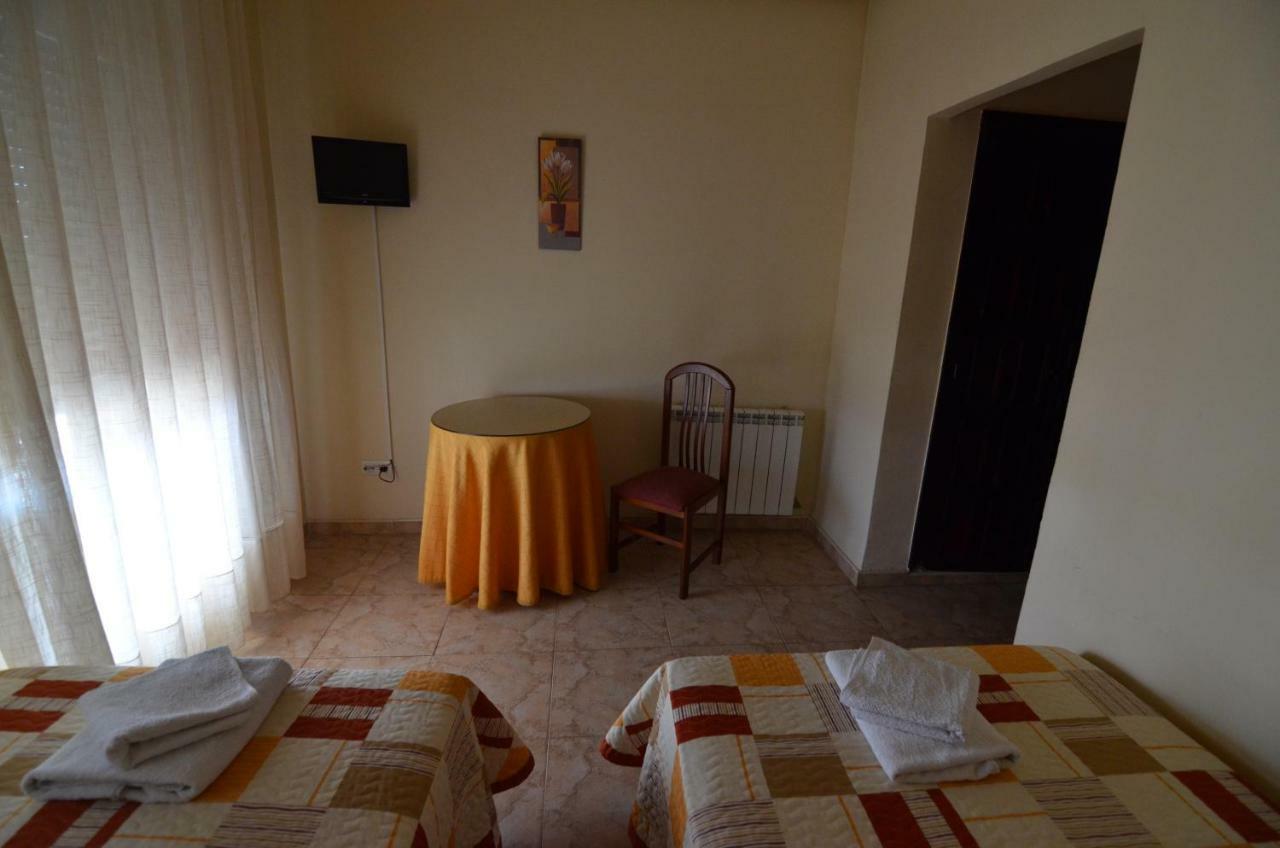 Hostal Galicia Villardefrades Экстерьер фото
